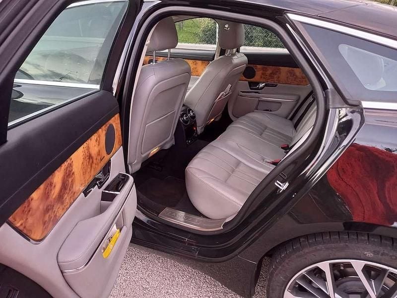 Usata Jaguar XJ Premium Luxury 275 CV (202 kW) 2010 Nero Berlina