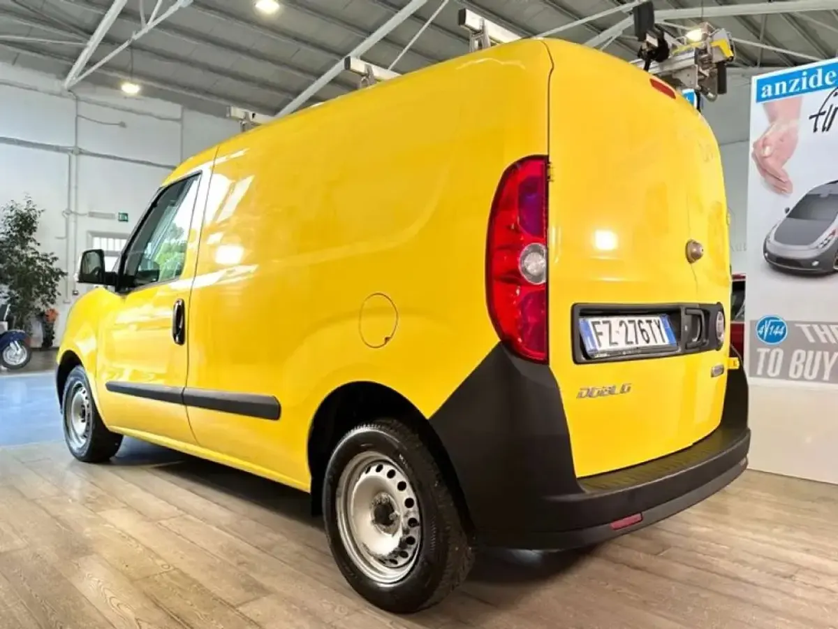 Usata Fiat Doblò 95 CV (69 kW) 2019 Giallo Monovolume