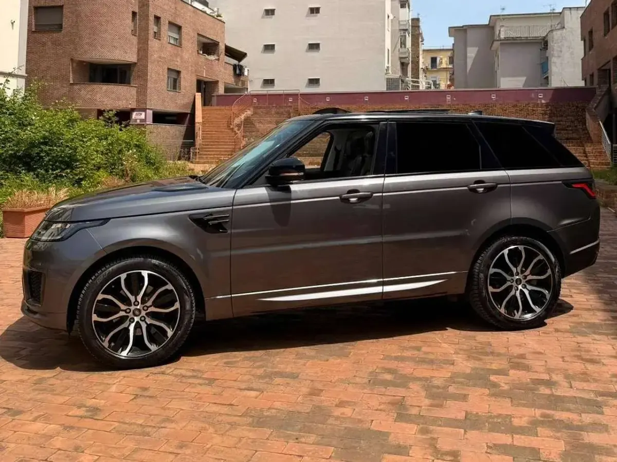 Käytetty Land Rover Range Rover Sport HSE Dynamic 249 HP (183 kW) 2018 Harmaa Katumaasturi