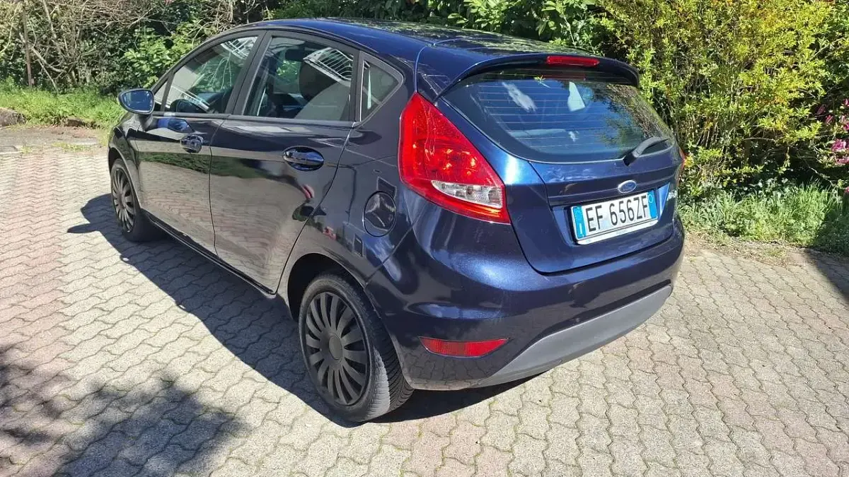 Usata Ford Fiesta 82 CV (60 kW) 2011 Blu/azzurro Berlina