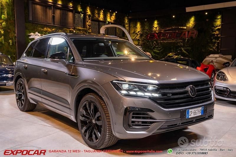 Usata VW Touareg R 462 CV (339 kW) 2023 Grigio SUV