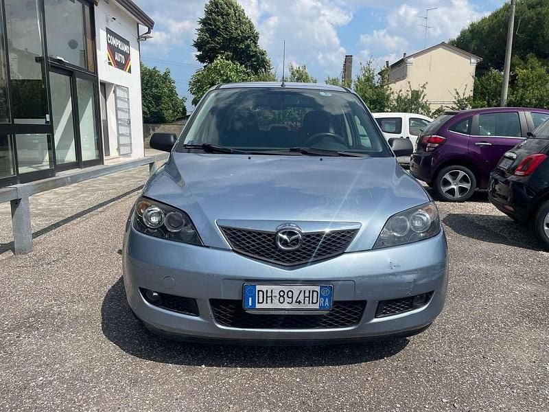 Usata Mazda 2 Style 75 CV (55 kW) 2007 Blu Monovolume