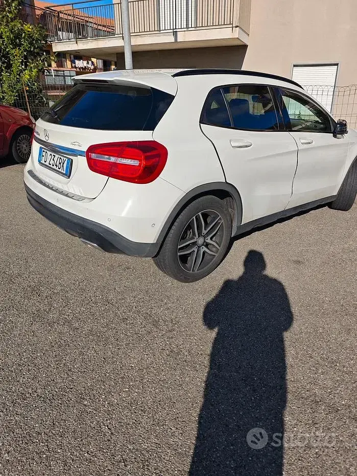 Usata Mercedes GLA200 Night 136 CV (100 kW) 2017 Bianco SUV