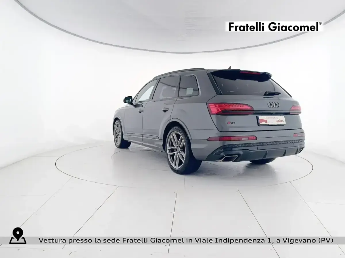 Usata Audi Q7 S-Line 286 CV (210 kW) 2024 Grigio daytona perlato SUV