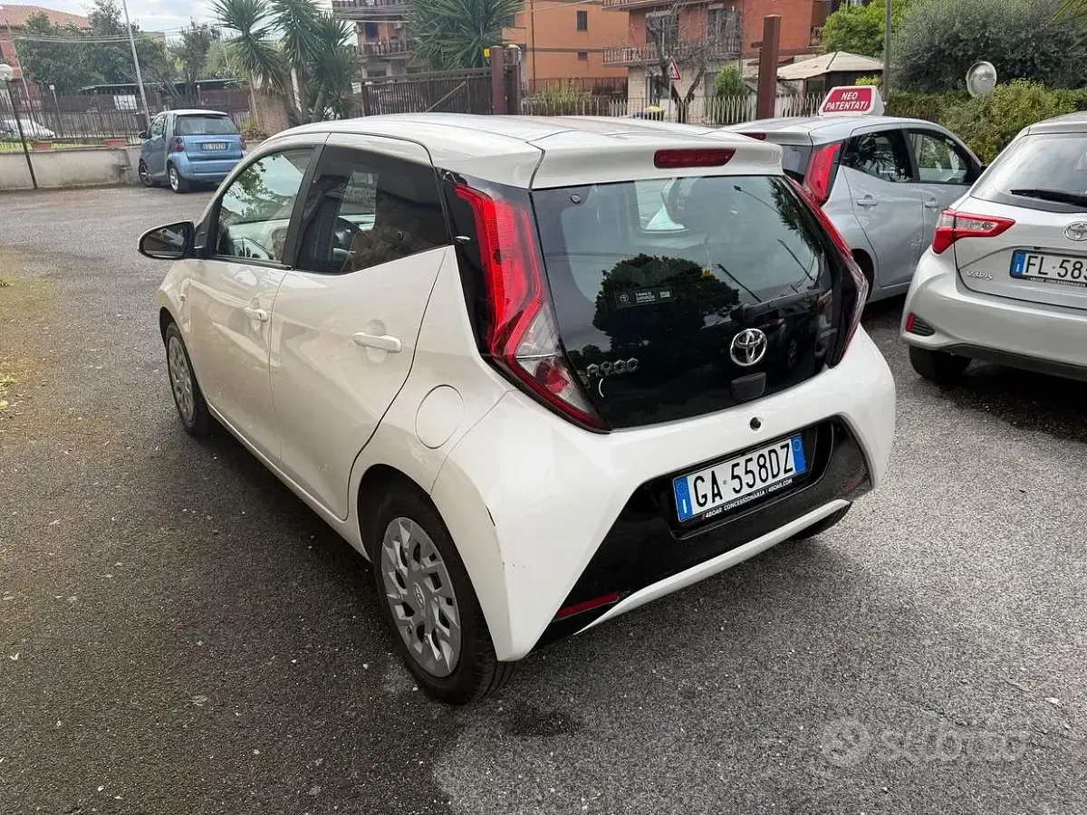 Usata Toyota Aygo Cool 72 CV (52 kW) 2020 Bianco Utilitaria