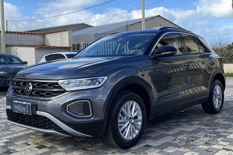 Usata VW T-Roc Life 116 CV (85 kW) 2025 Nero SUV