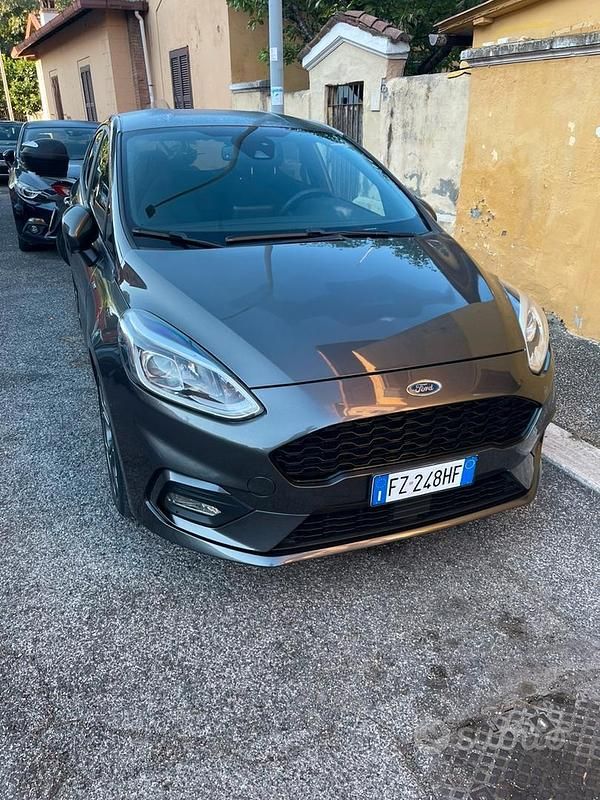 Grigio Usata 2019 Ford Fiesta ST-Line Due volumi | 9000 € (Super prezzo) - Immagine 1/4