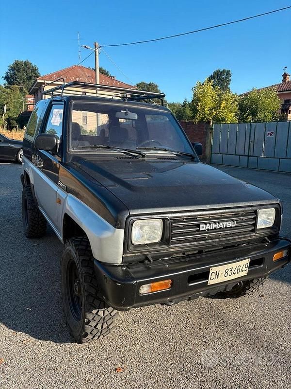 Nero Usata 1992 Daihatsu Feroza SUV | 4300 € - Immagine 1/4