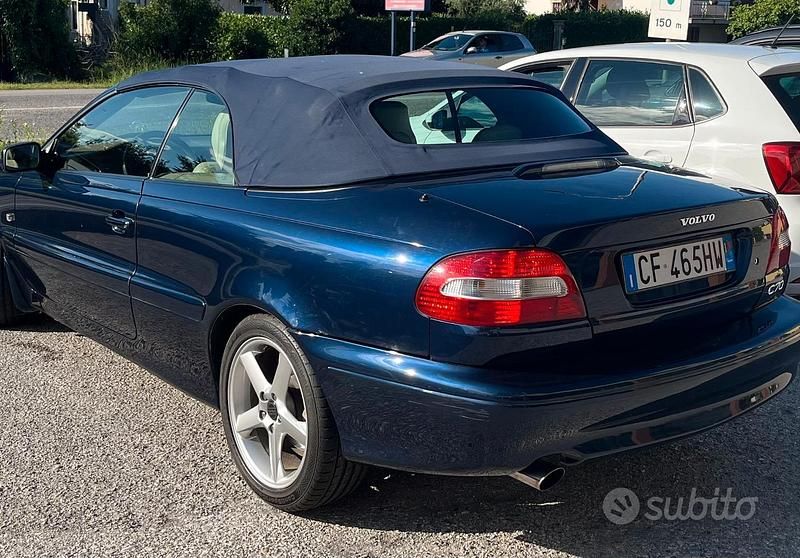 Begagnad Volvo C70 163 HK (119 kW) 2003 Blå Cab