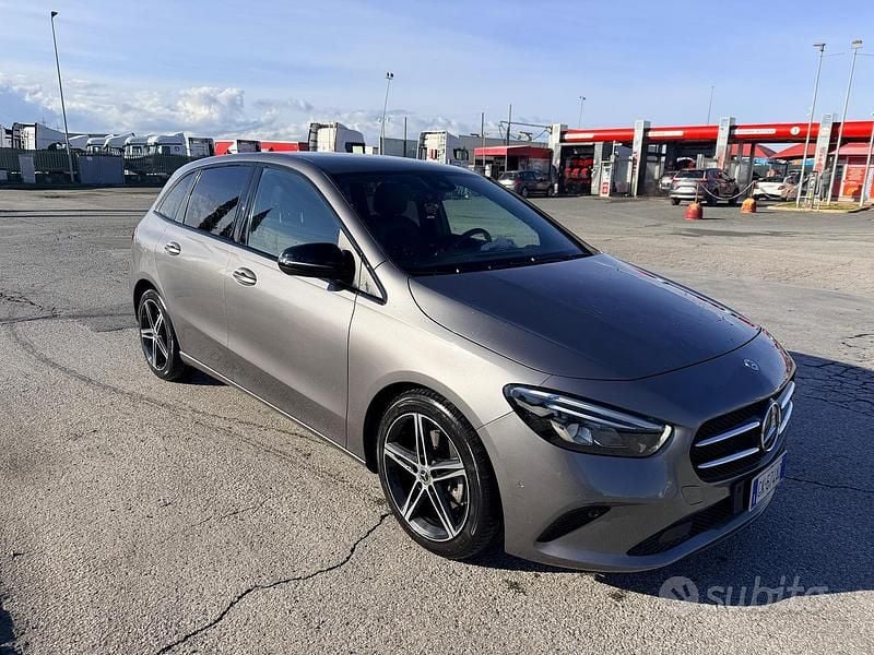 Usata Mercedes B180 109 CV (80 kW) 2022 Grigio Utilitaria