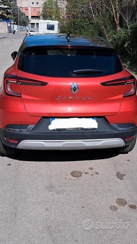 Usata Renault Captur 100 CV (73 kW) 2023 Rosso SUV