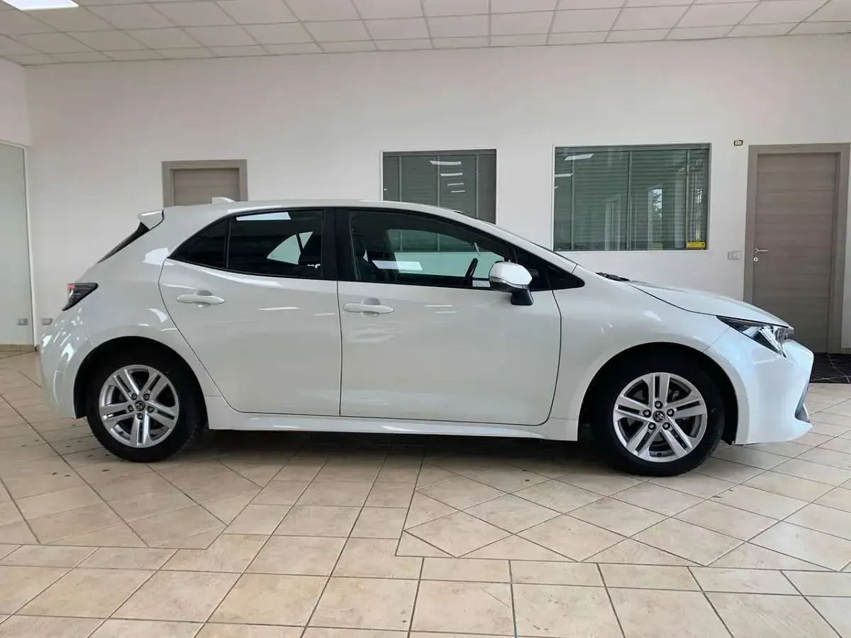 Usata Toyota Corolla Business Edition 98 CV (72 kW) 2019 Bianco perlato Berlina