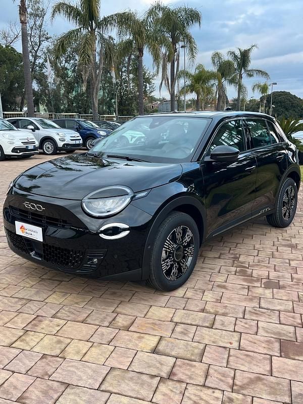 Usata Fiat 600 101 CV (74 kW) 2024 Nero Station wagon