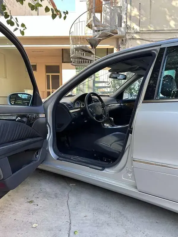 Usata Mercedes E320 Avantgarde 204 CV (150 kW) 2003 Grigio Berlina
