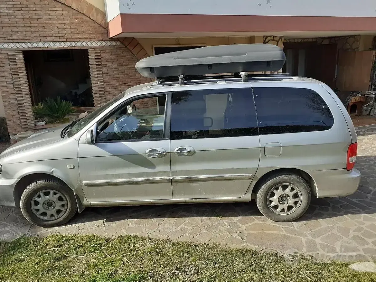 Usata Kia Carnival 185 CV (136 kW) 2006 Grigio Monovolume