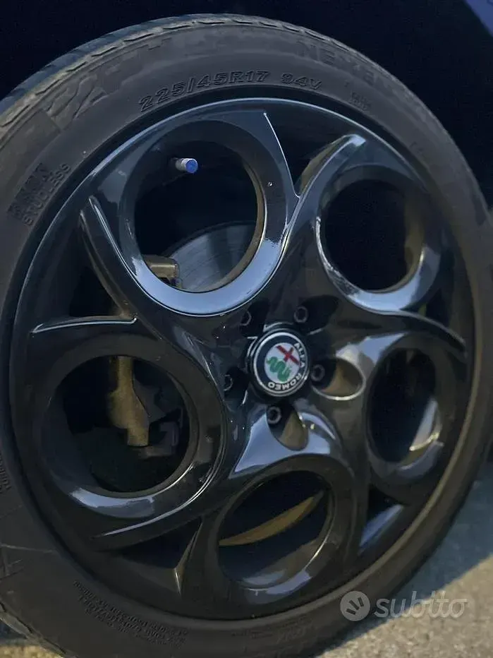 Usata Alfa Romeo Giulietta Business 120 CV (88 kW) 2019 Blu Utilitaria