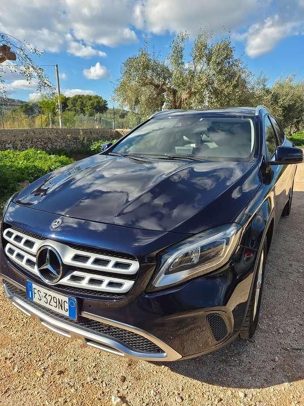 Usata Mercedes GLA200 136 CV (100 kW) 2018 Blu/azzurro SUV