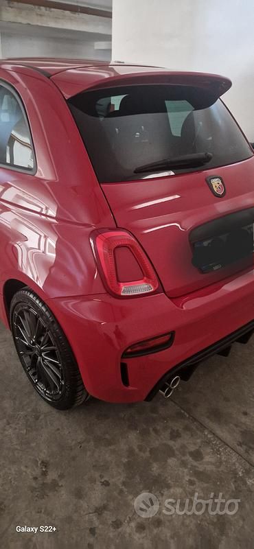Usata Abarth 695 180 CV (132 kW) 2024 Rosso Utilitaria