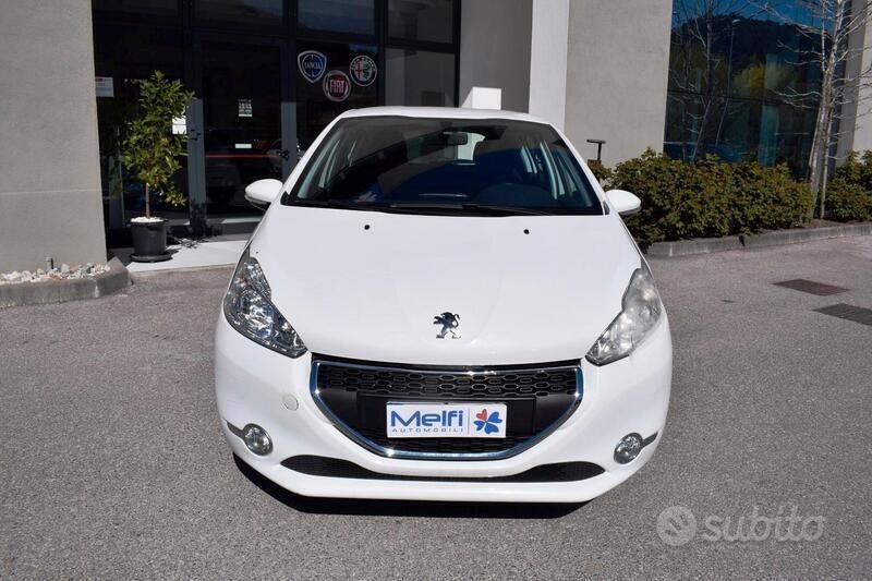 Usata Peugeot 208 Active 68 CV (50 kW) 2013 Bianco Utilitaria