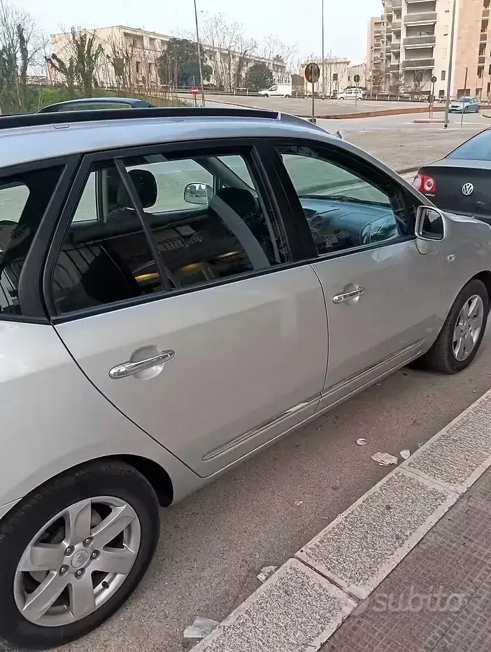 Usata Kia Carens 140 CV (102 kW) 2009 Grigio Monovolume