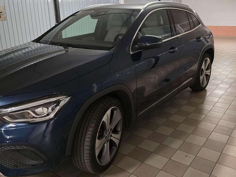 Usata Mercedes GLA250 160 CV (117 kW) 2020 Blu/azzurro SUV