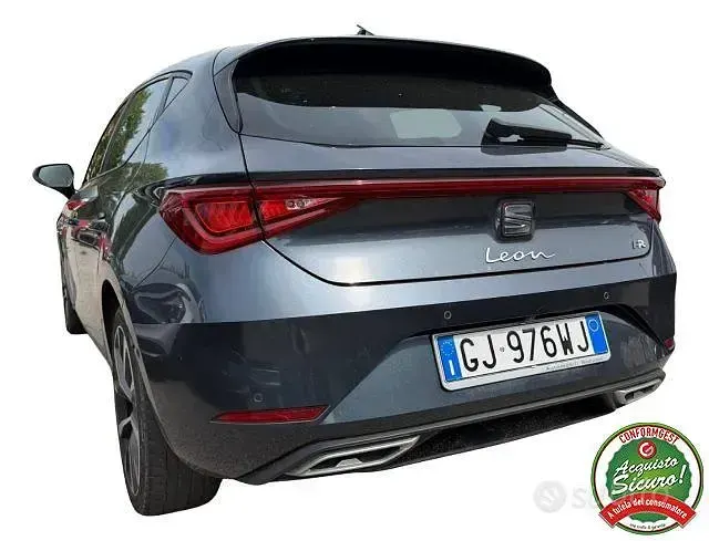 Usata Seat Leon Style 131 CV (96 kW) 2022 Grigio scuro Berlina