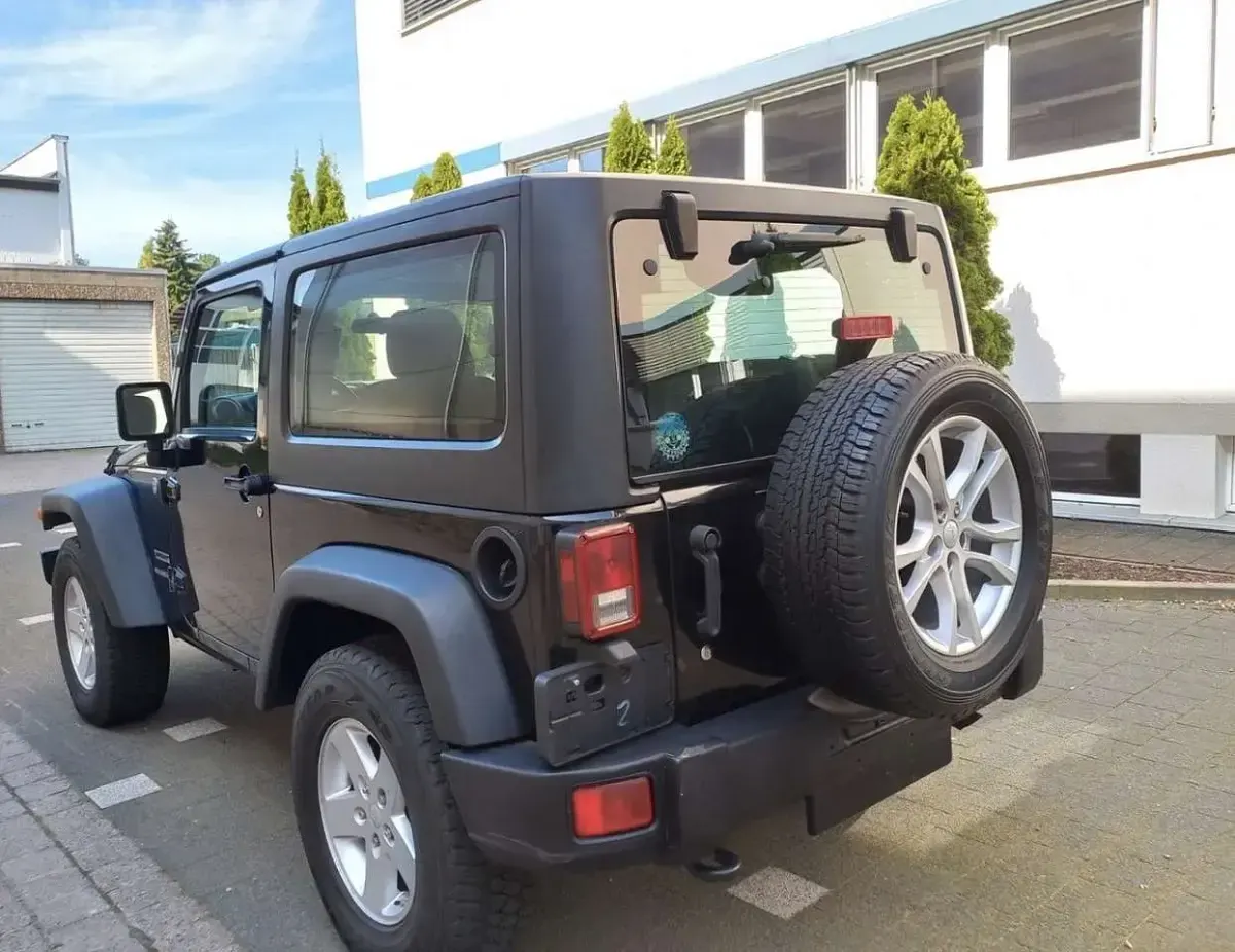 Usata Jeep Wrangler Sport 199 CV (146 kW) 2012 Nero SUV
