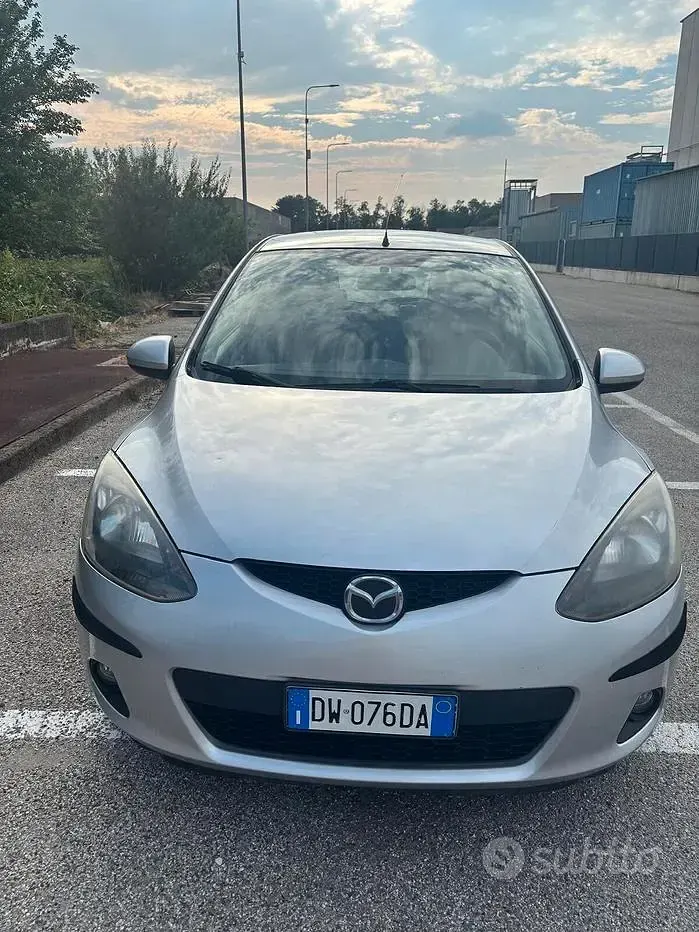 Usata Mazda 2 75 CV (55 kW) 2009 Grigio Utilitaria