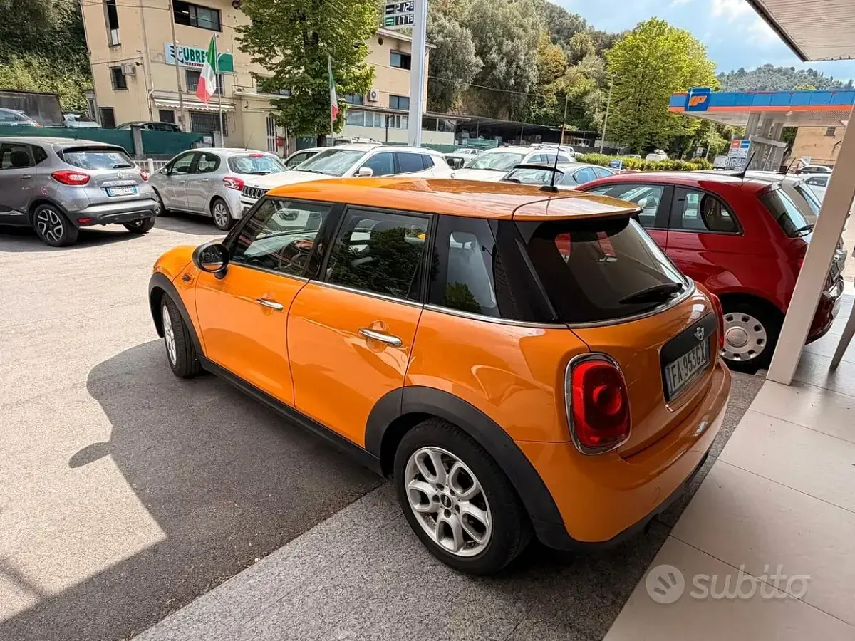 Usata Mini ONE 102 CV (75 kW) 2015 Arancione Utilitaria