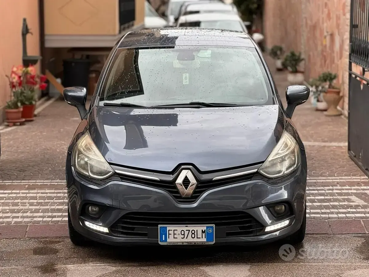 Usado Renault Clio IV Zen 75 CV (55 kW) 2016 Azul Utilitario