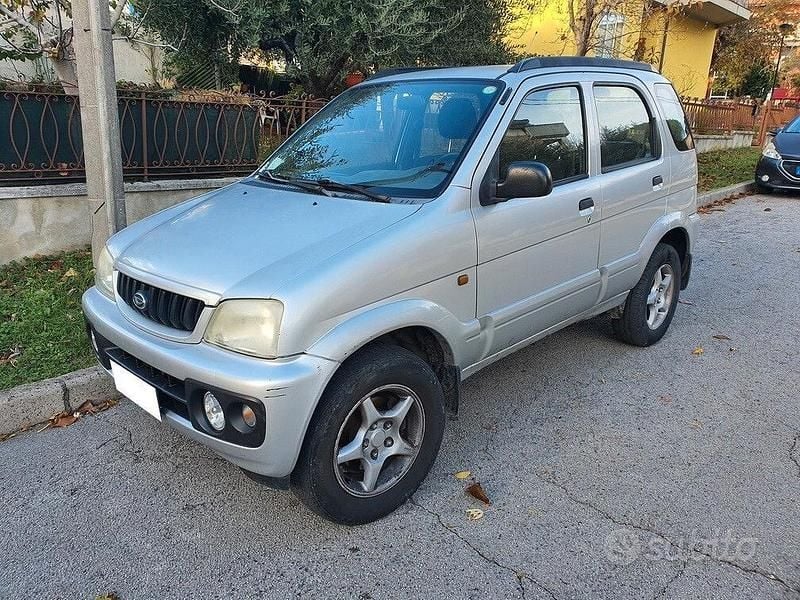 Usata Daihatsu Terios 86 CV (63 kW) 2002 Grigio SUV