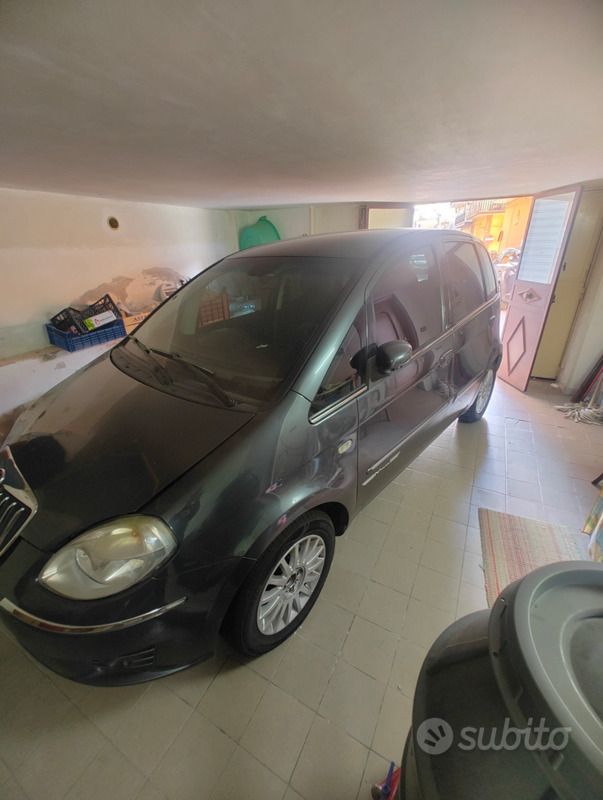 Usata Lancia Musa 90 CV (66 kW) 2008 Grigio Monovolume