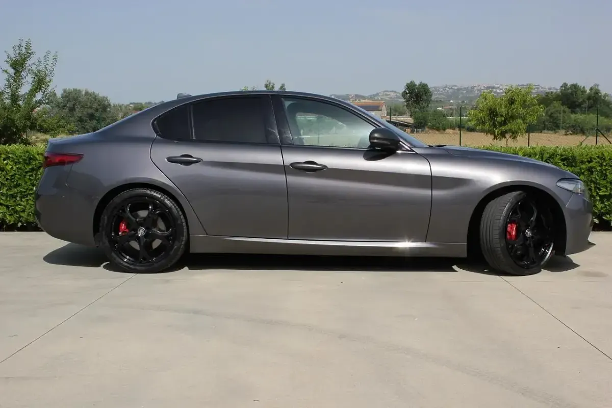 Usata Alfa Romeo Giulia Business 160 CV (117 kW) 2020 Grigio Berlina