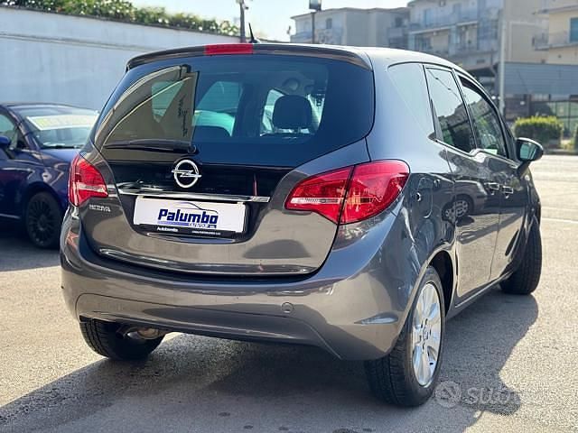 Usata Opel Meriva Cosmo 100 CV (73 kW) 2010 Grigio Monovolume