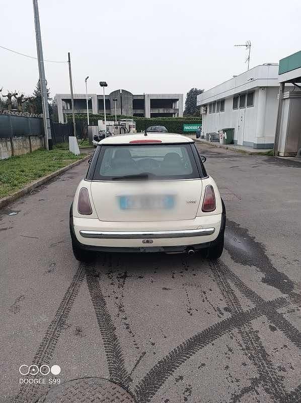 Usata Mini ONE 90 CV (66 kW) 2004 Utilitaria