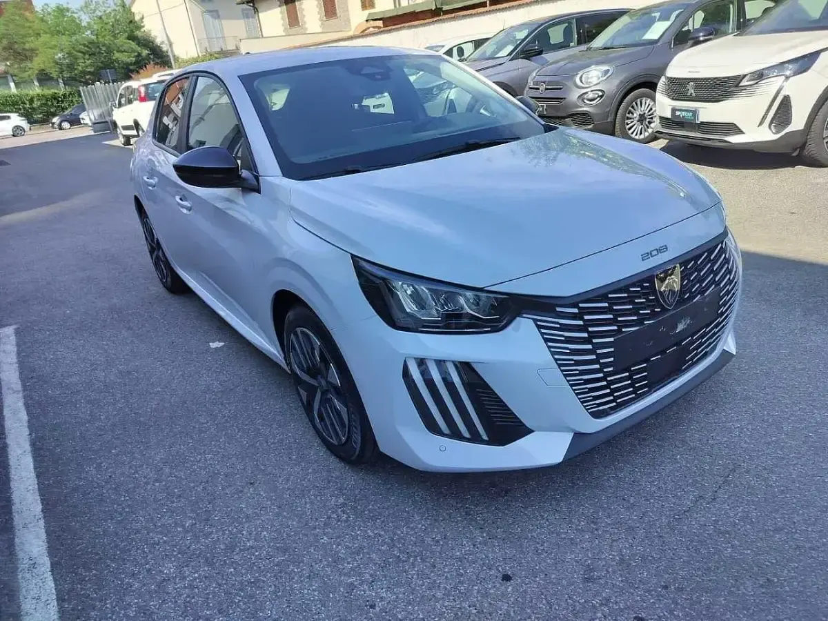 Usata Peugeot 208 Business-Line 101 CV (74 kW) 2026 Utilitaria