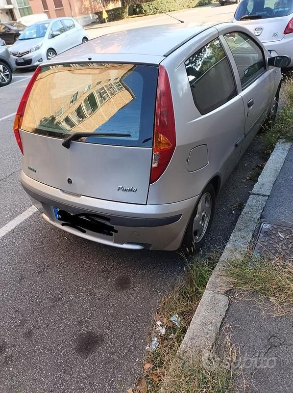 Usata Fiat Punto 60 CV (44 kW) 2004 Grigio Utilitaria