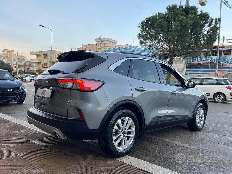Usata Ford Kuga 120 CV (88 kW) 2022 Grigio SUV