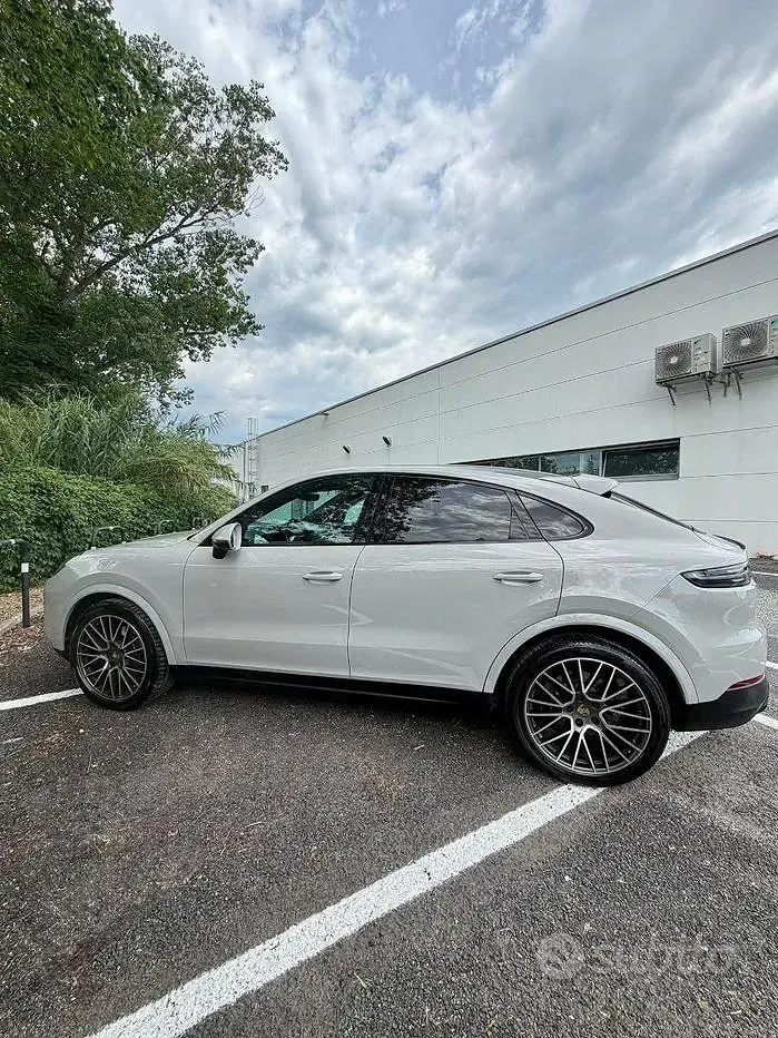 Usata Porsche Cayenne 340 CV (250 kW) 2022 Grigio SUV