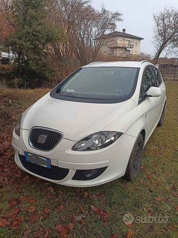 Usata Seat Altea XL 105 CV (77 kW) 2011 Bianco Monovolume