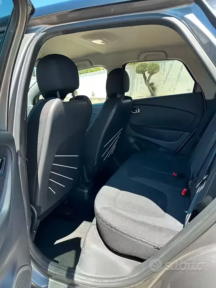 Usata Renault Captur 90 CV (66 kW) 2015 Grigio SUV