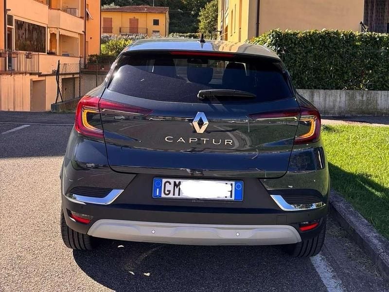 Usata Renault Captur Techno 101 CV (74 kW) 2023 Blu/azzurro SUV