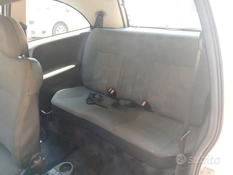 Usata Opel Corsa Club 58 CV (42 kW) 2003 Argento Berlina