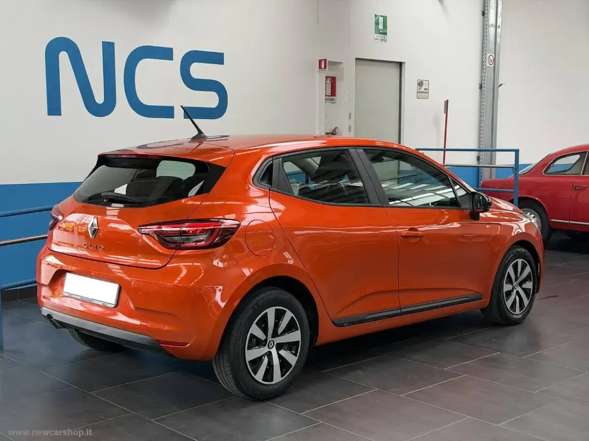 Usata Renault Clio Equilibre 66 CV (48 kW) 2023 Arancione Utilitaria