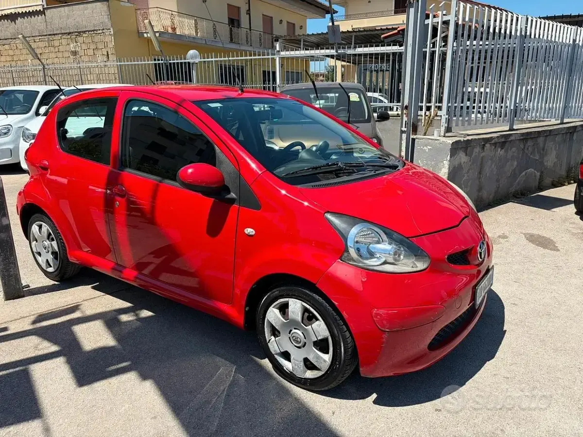 Usata Toyota Aygo 68 CV (50 kW) 2008 Rosso Utilitaria