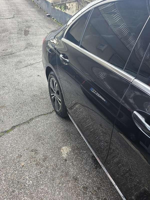Usata Mercedes E200 160 CV (117 kW) 2019 Nero Berlina