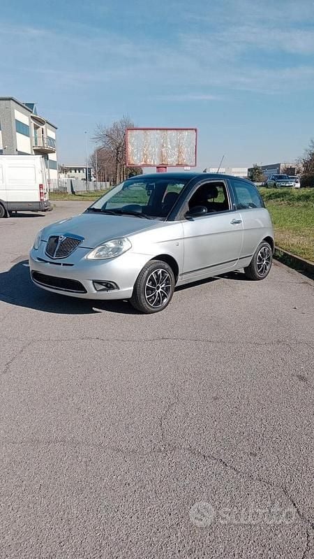 Usata Lancia Ypsilon 95 CV (69 kW) 2007 Grigio Utilitaria