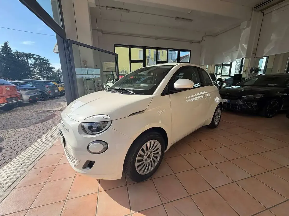 Nuova Fiat 500e 42 kW (58 CV) 2025 Bianco Utilitaria