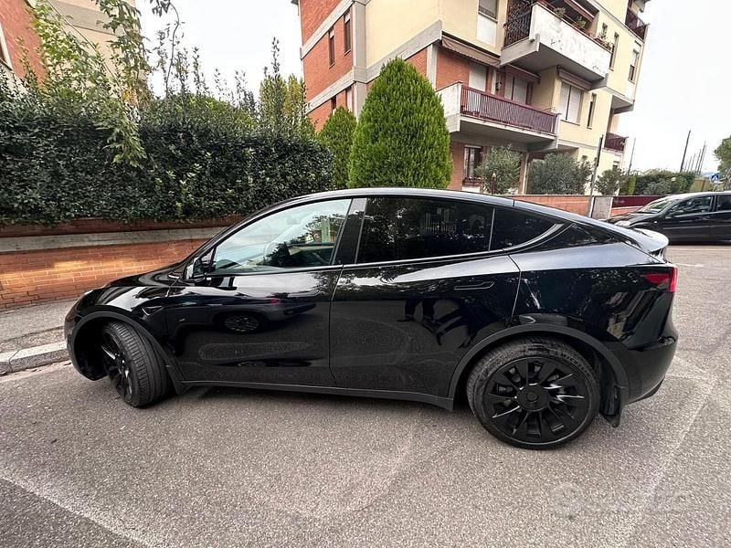 Nero Usata 2023 Tesla Model Y SUV | 40.000 € - Immagine 1/4
