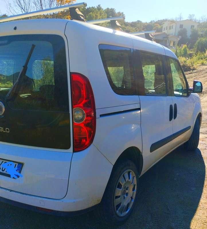 Begagnad Fiat Doblò Active 105 HK (77 kW) 2011 Vit Minibuss